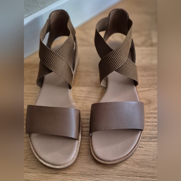 NEW Sorel Women's 10 Ella III Velvet Tan Gum 2 Sandals NIB - Picture 2 of 11